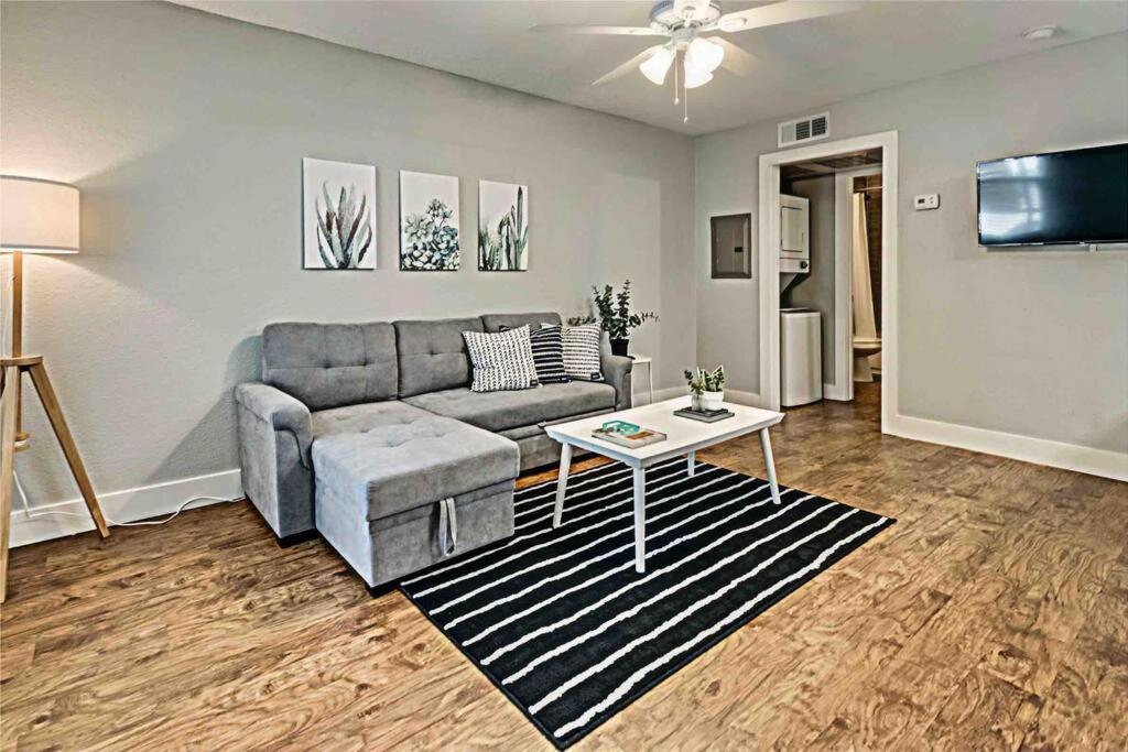 The Boutique Space & Free Parking Далас Екстериор снимка