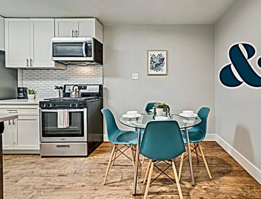 The Boutique Space & Free Parking Далас Екстериор снимка